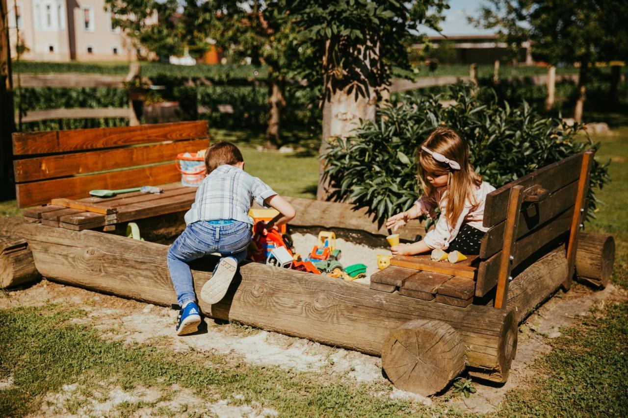 Treehouse Drevesna Hiska Strkovo Gnezdo Ranc Jures Hotel Ljutomer Eksteriør billede